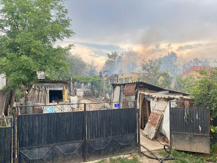 Incendiu la Drăgoteşti, în satul Buzduc