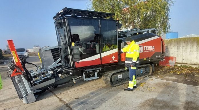 O nouă instalație de foraj orizontal, achiziționată cu fonduri europene, a ajuns Compania de Apă Oltenia