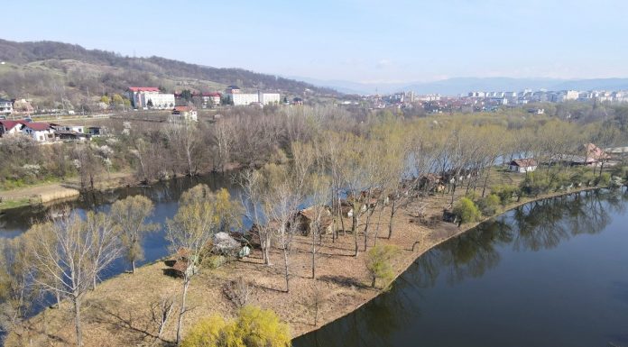 După alte amânări de peste un an și jumătate, terenurile fostului camping Ostroveni intră, în sfârșit, în posesia deplină a Municipiului care intenționează să le transforme într-o zonă de agrement și pentru pescuit