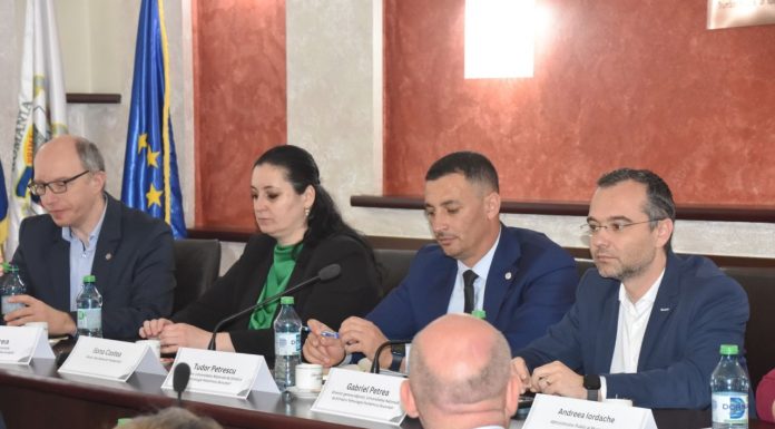 „Vâlcea IT Alliance” are ambiția să devină noul brand al Râmnicului prin crearea în premieră națională a unui cluster care să reunească Politehnica București, cluburile de de robotică și IT, Primăria Municipiului și I.C.S.I. Vâlcea