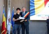 La Râmnicu Vâlcea, de Ziua Imnului Național, primarul Mircia Gutău l-a premiat pe Claudiu Ilie Clenci, elevul care a obținut media 10 la Bacalaureat