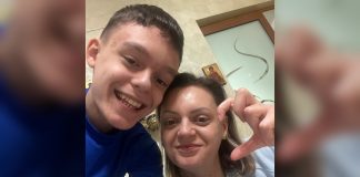 La doar 14 ani, Matei trăiește cu dureri cumplite. Coloana lui s-a curbat la peste 54 de grade și are nevoie urgentă de operație