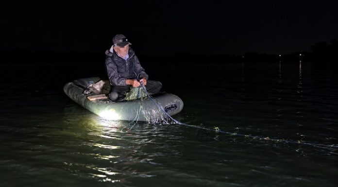 Pescuit fără autorizație pe Olt, la Ionești: jandarmii au ridicat o barcă și o plasă de circa 200 de metri